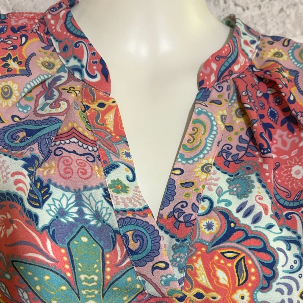 Violet + Claire V-Neck Sleeveless Top Pink Blue White Paisley Floral Sz small - Picture 6 of 7